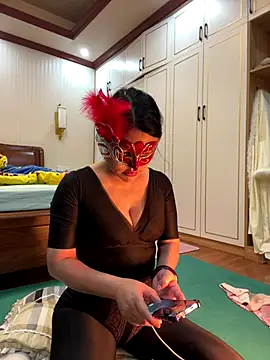 Snapshot of Qt889999 chatting on 11-11-25, 01:55 Qt889999 online show from 11-11-25, 01:55