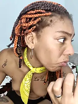 Snapshot of leona_sumiza chatting on 10-31-25, 12:55 leona sumiza online show from 10-31-25, 12:55