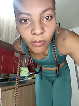 Snapshot of leona_sumiza chatting on 11-21-25, 09:35 leona sumiza online show from 11-21-25, 09:35