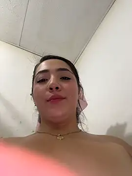 Hannahpradaa  online show from 11-05-25, 12:21