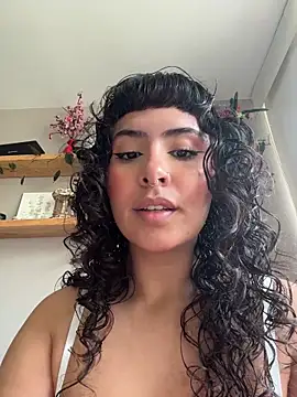 SugarTroubl33 online show from 06-10-26, 02:16
