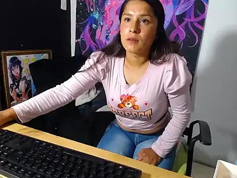 Snapshot of NahomiLove_ chatting on 10-27-25, 03:32 NahomiLove  online show from 10-27-25, 03:32