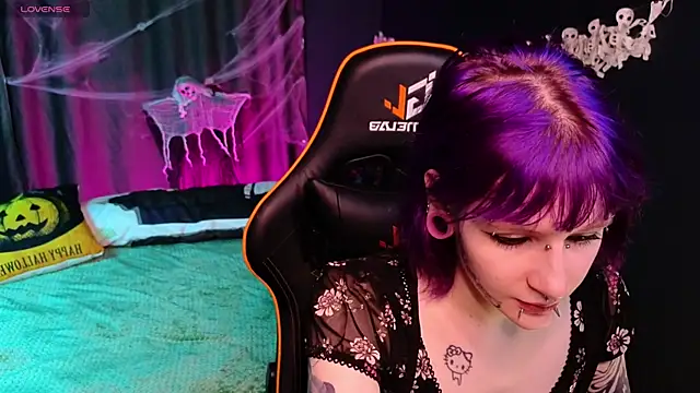 Snapshot of karkadeshk chatting on 10-30-25, 10:06 karkadeshk online show from 10-30-25, 10:06