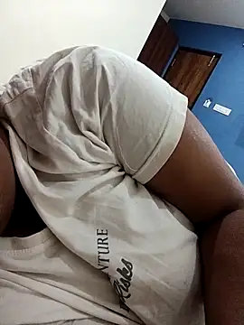 Snapshot of bigtelugubhama chatting on 10-28-25, 03:21 bigtelugubhama online show from 10-28-25, 03:21