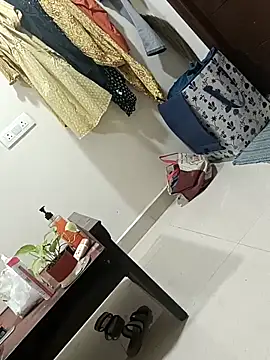 Snapshot of bigtelugubhama chatting on 11-18-25, 10:31 bigtelugubhama online show from 11-18-25, 10:31