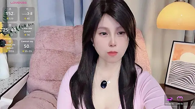 Snapshot of LuckyNana_ chatting on 11-01-25, 01:02 LuckyNana online show from 11-01-25, 01:02