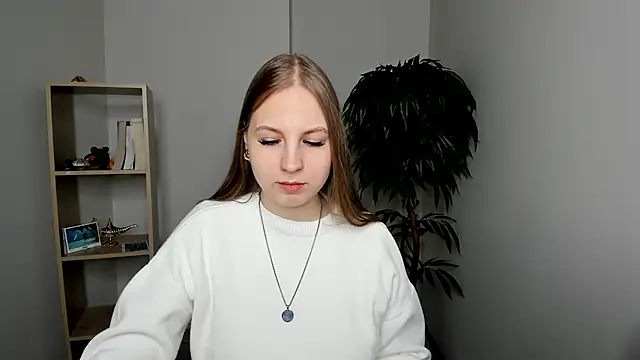 Snapshot of SuziGroody chatting on 10-29-25, 05:53 SuziGroody online show from 10-29-25, 05:53