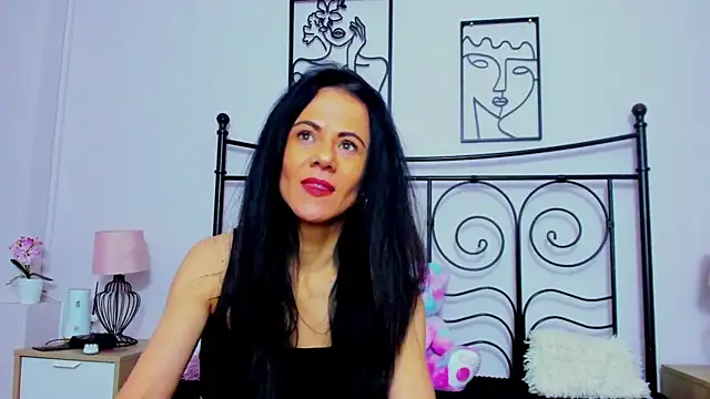 Snapshot of brianaflynt chatting on 11-02-25, 08:22 brianaflynt online show from 11-02-25, 08:22