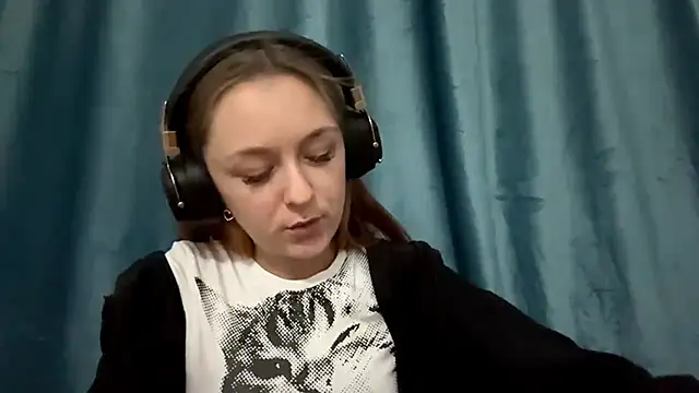 HOTBellakle online show from 11-17-25, 04:35