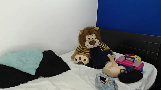 Snapshot of EmmilyConnor chatting on 05-11-26, 02:45 EmmilyConnor online show from 05-11-26, 02:45