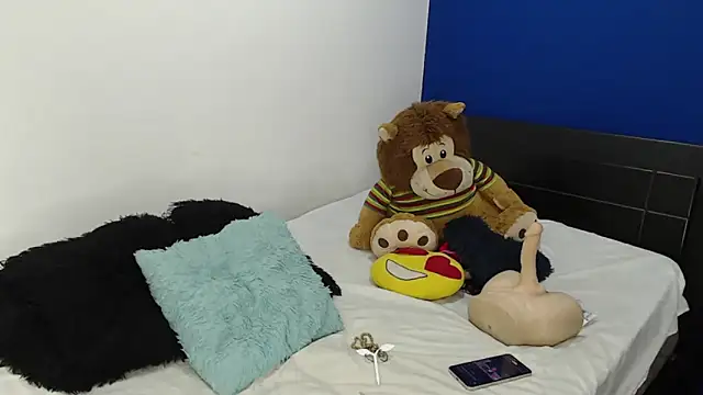 Snapshot of EmmilyConnor chatting on 05-20-26, 02:23 EmmilyConnor online show from 05-20-26, 02:23