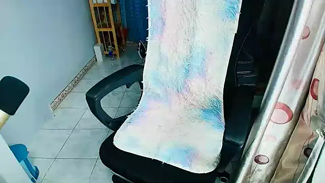 Snapshot of Fiona1010 chatting on 01-09-26, 01:08 Fiona1010 online show from 01-09-26, 01:08