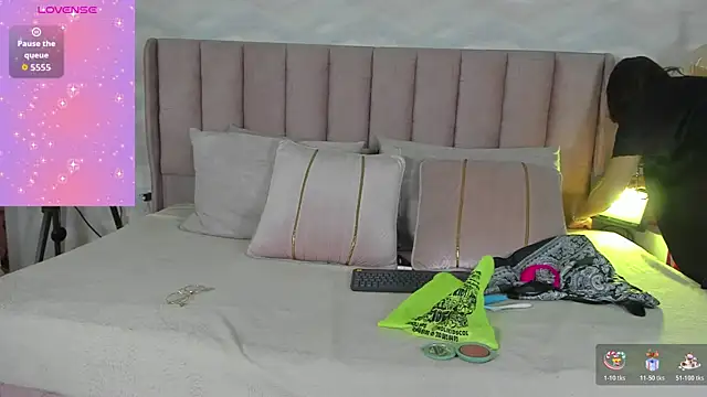 alaya noir  online show from 11-25-25, 12:16