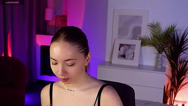 Nora Miller online show from 11-22-25, 06:34