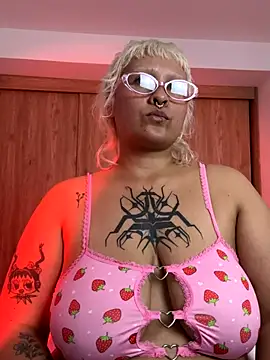 Snapshot of pinkbaddie777 chatting on 11-07-25, 02:33 pinkbaddie777 online show from 11-07-25, 02:33