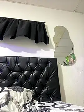 zui luu online show from 11-13-25, 04:17