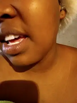 Snapshot of 3bigcuteness chatting on 11-16-25, 12:11 3bigcuteness online show from 11-16-25, 12:11