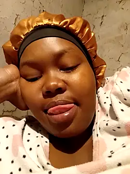 Snapshot of 3bigcuteness chatting on 11-17-25, 12:16 3bigcuteness online show from 11-17-25, 12:16