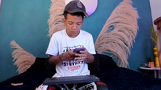 wild best online show from 12-04-25, 07:44