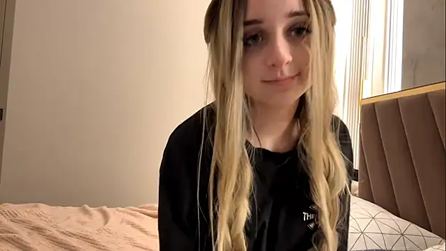 Snapshot of lunachkame chatting on 10-31-25, 05:14 lunachkame online show from 10-31-25, 05:14