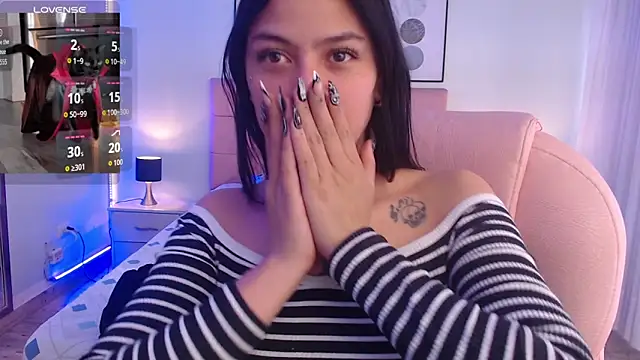 KikiVelvet online show from 11-04-25, 08:41