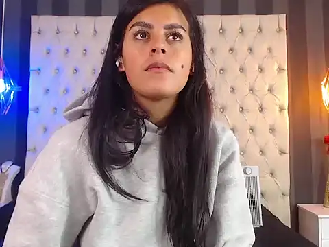 Camile Petite online show from 11-22-25, 07:35