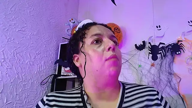 Snapshot of Natasha_Amber chatting on 10-30-25, 12:39 Natasha Amber online show from 10-30-25, 12:39