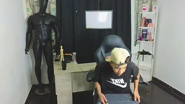 Snapshot of Latin_Duo13 chatting on 02-10-26, 11:25 Latin Duo13 online show from 02-10-26, 11:25