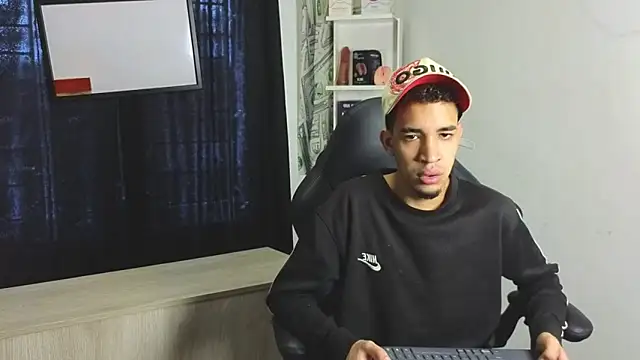 Snapshot of Latin_Duo13 chatting on 02-13-26, 07:43 Latin Duo13 online show from 02-13-26, 07:43