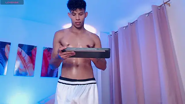 KamiSuarez online show from 04-10-26, 06:12