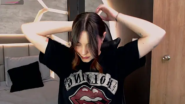 DakotaRussell  online show from 12-21-25, 01:18