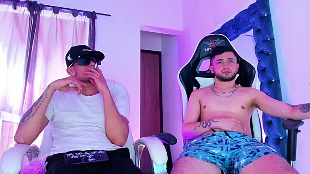 Snapshot of Yourtemptation555 chatting on 10-28-25, 08:33 Yourtemptation555 online show from 10-28-25, 08:33