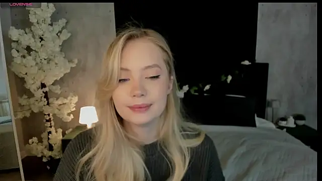 Melanie Ryer online show from 12-14-25, 12:27