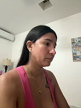 scarlethsb33 online show from 02-05-26, 09:36