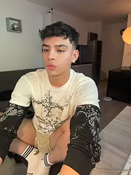 aronnhidden online show from 06-24-26, 03:27