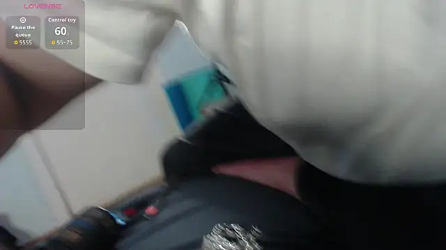 Snapshot of Moon_foxes chatting on 01-13-26, 11:37 Moon foxes online show from 01-13-26, 11:37