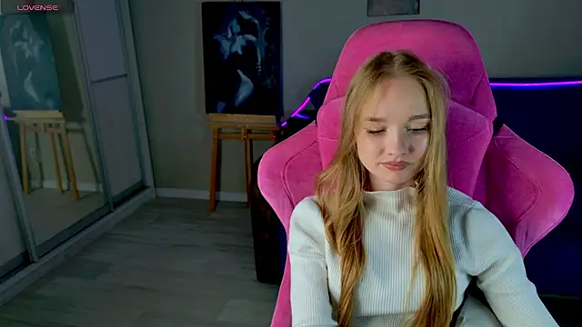 Snapshot of Shawty_Mia chatting on 11-19-25, 05:18 Shawty Mia online show from 11-19-25, 05:18