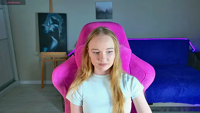 Snapshot of Shawty_Mia chatting on 11-23-25, 02:06 Shawty Mia online show from 11-23-25, 02:06