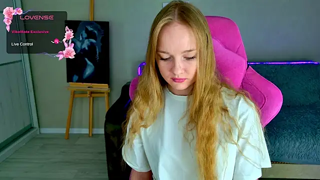 Snapshot of Shawty_Mia chatting on 02-11-26, 09:09 Shawty Mia online show from 02-11-26, 09:09