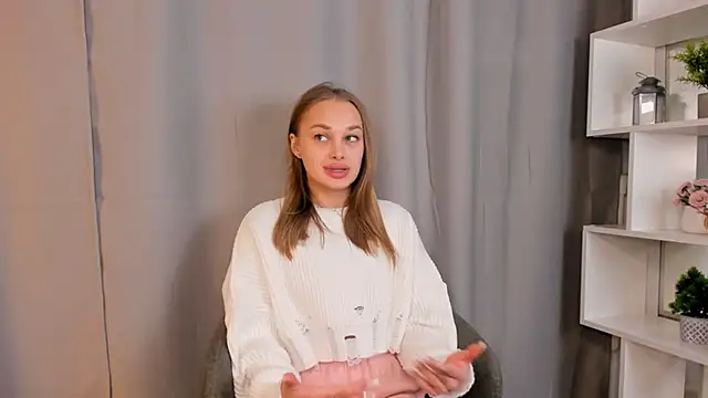 Snapshot of SlyviaCrapo chatting on 10-29-25, 01:24 SlyviaCrapo online show from 10-29-25, 01:24