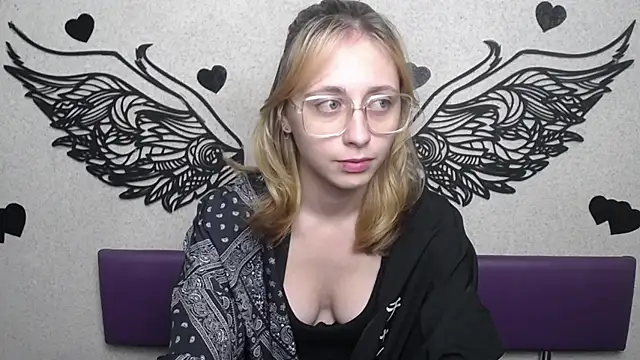 TracyLll online show from 12-05-25, 06:22