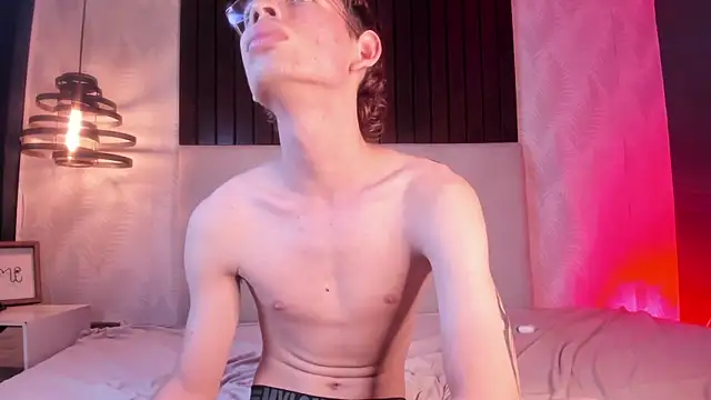 Snapshot of Dave_Moss chatting on 10-30-25, 03:24 Dave Moss online show from 10-30-25, 03:24