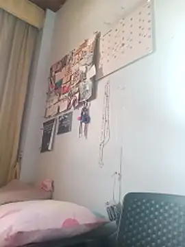 Skay bluee online show from 12-15-25, 09:52