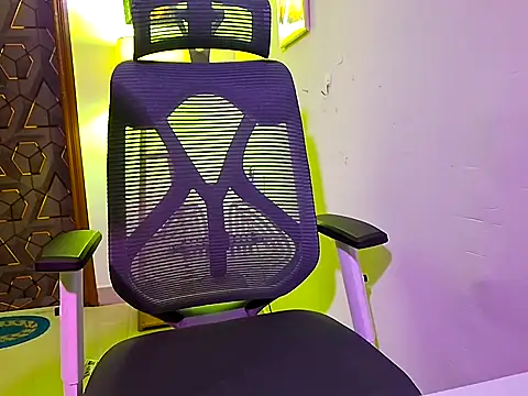 Snapshot of GoddessNeehya chatting on 10-28-25, 07:16 GoddessNeehya online show from 10-28-25, 07:16