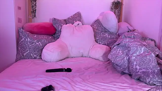 SpicyLunaaa online show from 06-12-26, 11:46