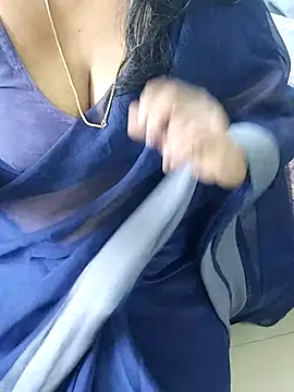 Snapshot of tamil_chitra12 chatting on 11-04-25, 04:11 tamil chitra12 online show from 11-04-25, 04:11