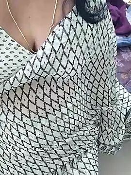 Snapshot of tamil_chitra12 chatting on 11-14-25, 04:00 tamil chitra12 online show from 11-14-25, 04:00