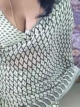 Snapshot of tamil_chitra12 chatting on 11-19-25, 06:13 tamil chitra12 online show from 11-19-25, 06:13