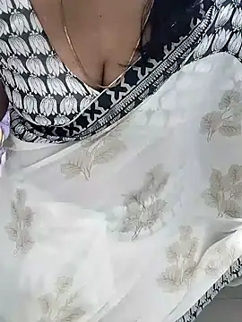 Snapshot of tamil_chitra12 chatting on 11-24-25, 09:09 tamil chitra12 online show from 11-24-25, 09:09