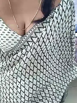 Snapshot of tamil_chitra12 chatting on 11-25-25, 04:12 tamil chitra12 online show from 11-25-25, 04:12